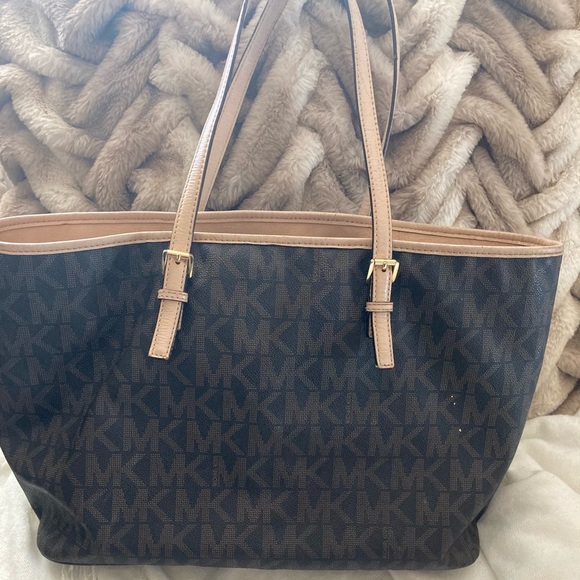 Michael Kors Large Jet Set Brown Tote - Picture 3 of 5